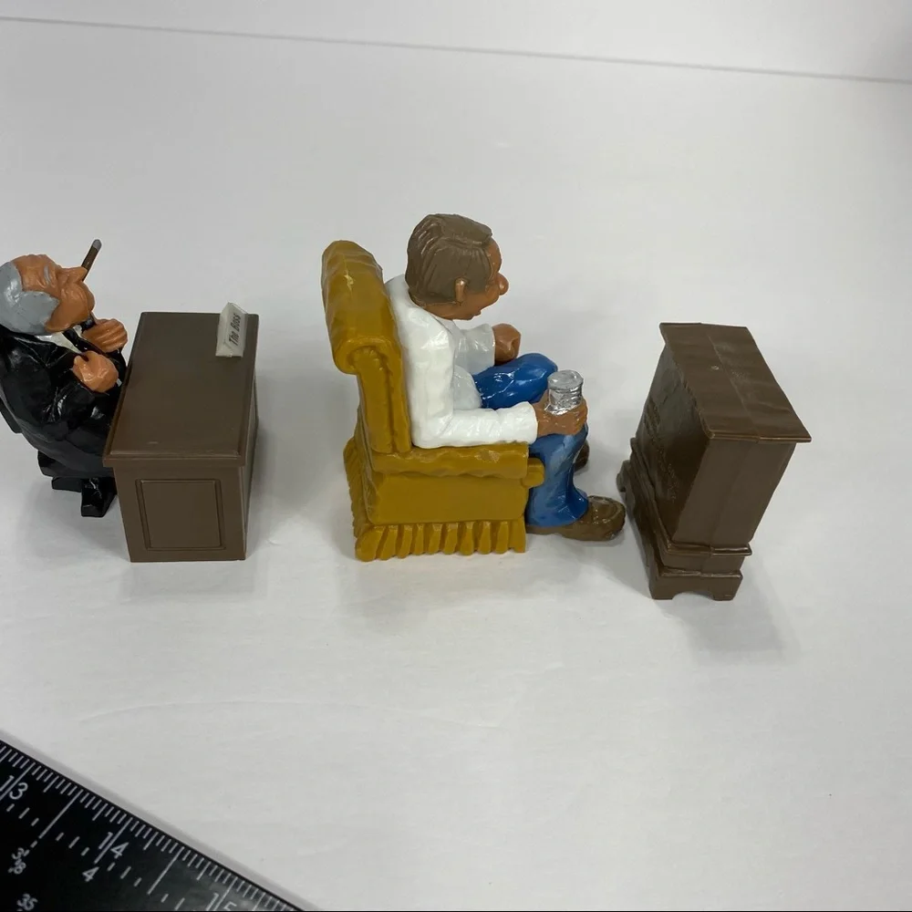 Vintage Wilton Cake Toppers Armchair Quarterback Old Man In Chair TV The Boss